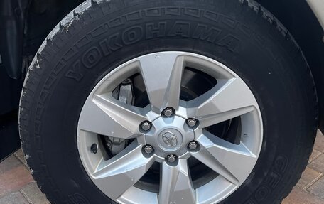 Toyota Land Cruiser Prado 120 рестайлинг, 2005 год, 1 930 000 рублей, 33 фотография