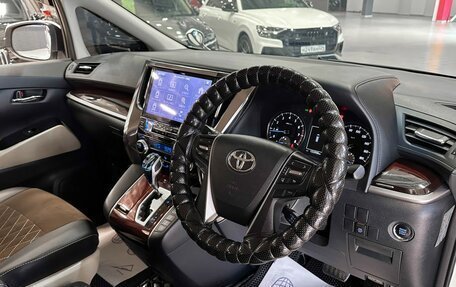 Toyota Alphard III, 2017 год, 3 400 000 рублей, 17 фотография