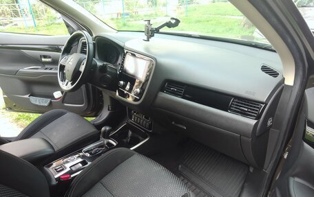 Mitsubishi Outlander III рестайлинг 3, 2020 год, 2 290 000 рублей, 6 фотография