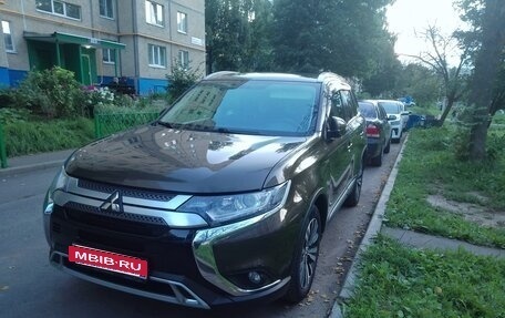 Mitsubishi Outlander III рестайлинг 3, 2020 год, 2 290 000 рублей, 2 фотография