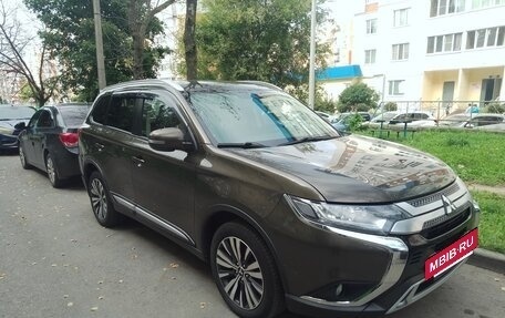 Mitsubishi Outlander III рестайлинг 3, 2020 год, 2 290 000 рублей, 11 фотография