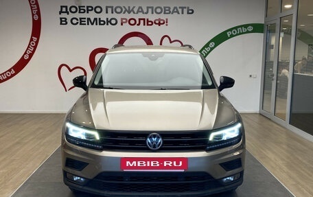 Volkswagen Tiguan II, 2019 год, 2 099 000 рублей, 2 фотография