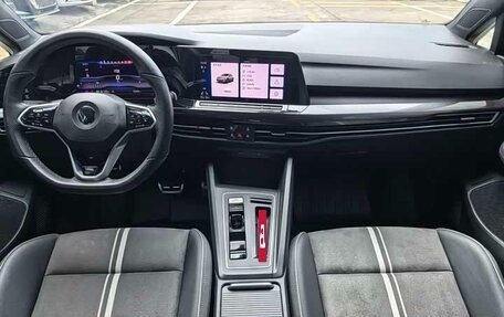 Volkswagen Golf VIII, 2023 год, 2 110 000 рублей, 18 фотография