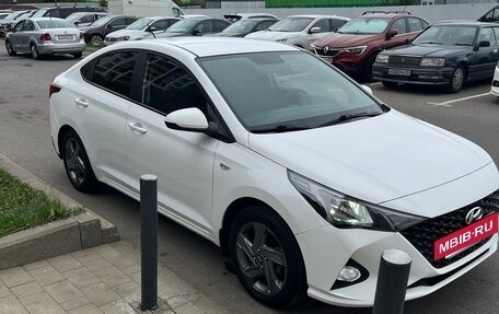 Hyundai Solaris II рестайлинг, 2021 год, 1 600 000 рублей, 2 фотография