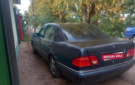 Mercedes-Benz E-Класс, 1997 год, 220 000 рублей, 2 фотография