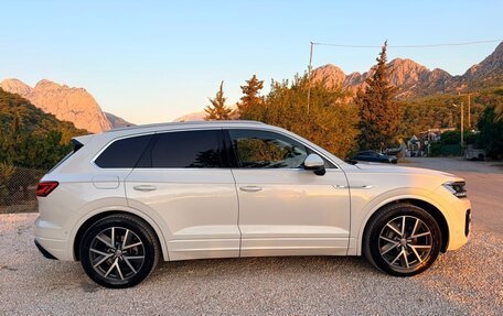 Volkswagen Touareg III, 2018 год, 4 400 000 рублей, 2 фотография