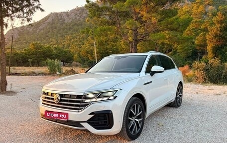 Volkswagen Touareg III, 2018 год, 4 400 000 рублей, 1 фотография