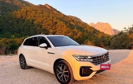 Volkswagen Touareg III, 2018 год, 4 400 000 рублей, 3 фотография