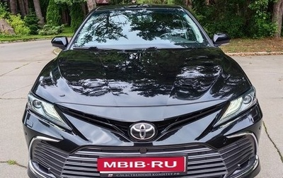 Toyota Camry, 2019 год, 2 300 000 рублей, 1 фотография