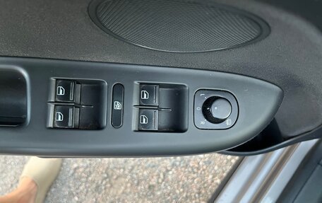 Volkswagen Golf Plus II, 2011 год, 725 000 рублей, 26 фотография