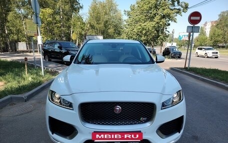 Jaguar F-Pace, 2016 год, 1 985 000 рублей, 2 фотография