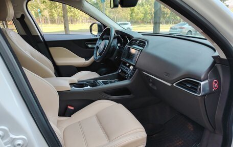 Jaguar F-Pace, 2016 год, 1 985 000 рублей, 11 фотография