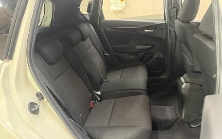 Honda Fit III, 2013 год, 900 000 рублей, 17 фотография