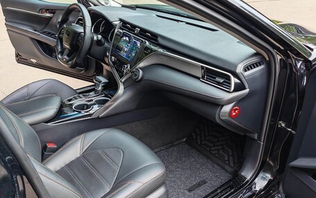 Toyota Camry, 2019 год, 2 300 000 рублей, 13 фотография