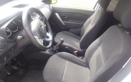 Renault Logan II, 2018 год, 680 000 рублей, 8 фотография