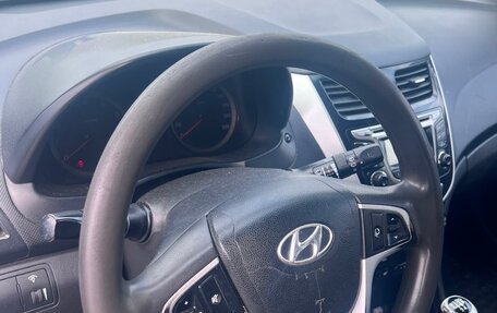Hyundai Solaris II рестайлинг, 2012 год, 180 000 рублей, 7 фотография