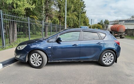 Opel Astra J, 2010 год, 330 000 рублей, 2 фотография