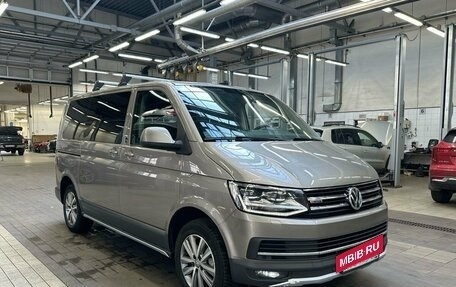 Volkswagen Multivan T6 рестайлинг, 2018 год, 4 099 000 рублей, 2 фотография