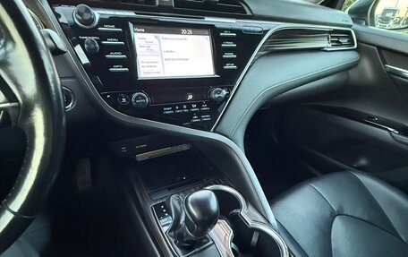 Toyota Camry, 2018 год, 2 290 000 рублей, 6 фотография