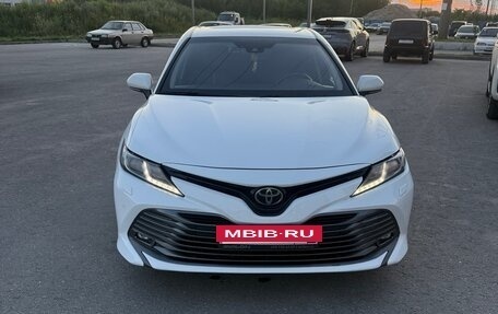 Toyota Camry, 2018 год, 2 290 000 рублей, 2 фотография