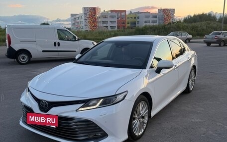 Toyota Camry, 2018 год, 2 290 000 рублей, 3 фотография