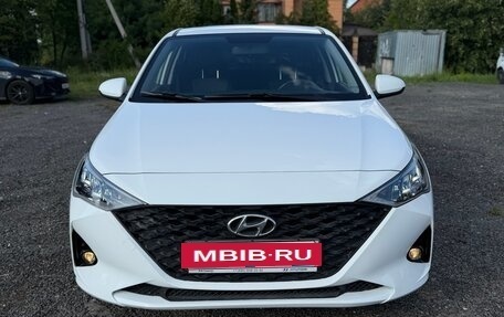 Hyundai Solaris II рестайлинг, 2021 год, 990 000 рублей, 4 фотография