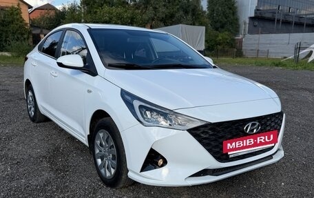 Hyundai Solaris II рестайлинг, 2021 год, 990 000 рублей, 5 фотография