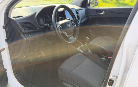 Hyundai Solaris II рестайлинг, 2021 год, 990 000 рублей, 16 фотография