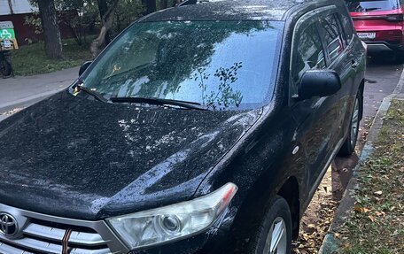 Toyota Highlander III, 2011 год, 2 100 000 рублей, 2 фотография