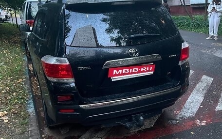Toyota Highlander III, 2011 год, 2 100 000 рублей, 3 фотография