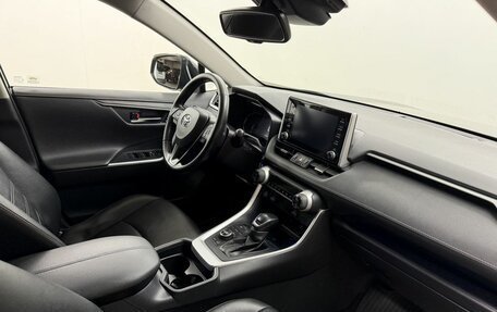 Toyota RAV4, 2020 год, 2 750 000 рублей, 12 фотография