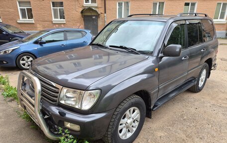 Toyota Land Cruiser 100 рестайлинг 2, 2002 год, 1 800 000 рублей, 1 фотография