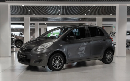 Toyota Yaris III рестайлинг, 2009 год, 760 000 рублей, 1 фотография