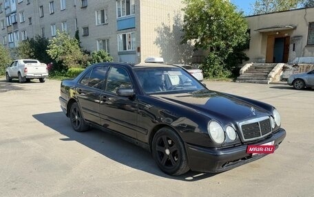 Mercedes-Benz E-Класс, 1997 год, 550 000 рублей, 2 фотография