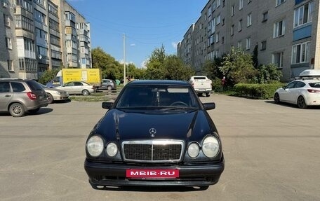Mercedes-Benz E-Класс, 1997 год, 550 000 рублей, 8 фотография