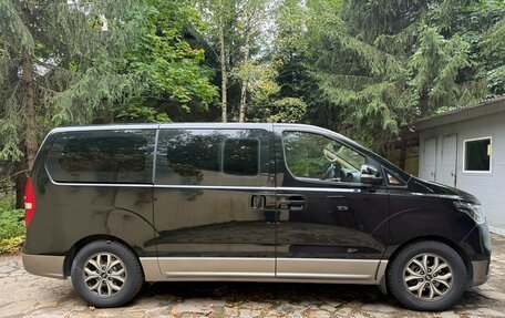 Hyundai H-1 II рестайлинг, 2018 год, 3 650 000 рублей, 6 фотография
