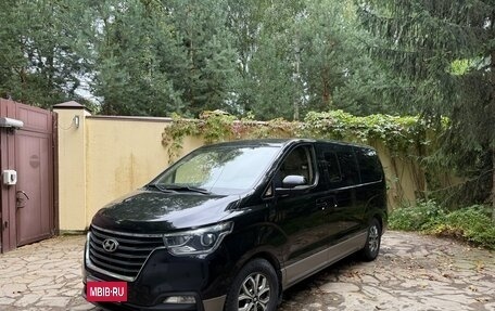 Hyundai H-1 II рестайлинг, 2018 год, 3 650 000 рублей, 2 фотография