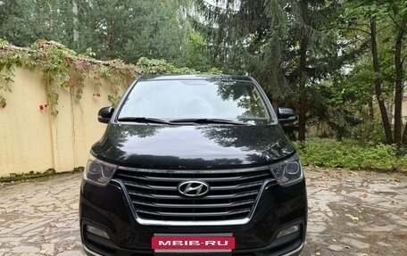 Hyundai H-1 II рестайлинг, 2018 год, 3 650 000 рублей, 4 фотография