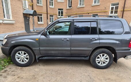Toyota Land Cruiser 100 рестайлинг 2, 2002 год, 1 800 000 рублей, 8 фотография