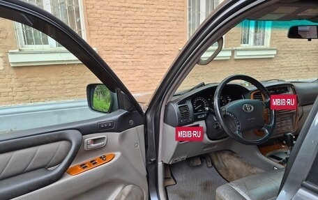 Toyota Land Cruiser 100 рестайлинг 2, 2002 год, 1 800 000 рублей, 11 фотография