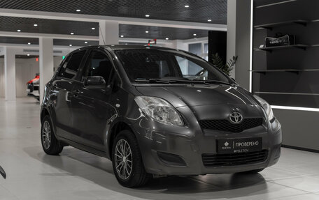 Toyota Yaris III рестайлинг, 2009 год, 760 000 рублей, 2 фотография