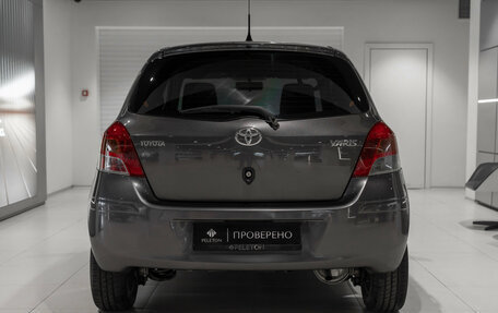 Toyota Yaris III рестайлинг, 2009 год, 760 000 рублей, 6 фотография