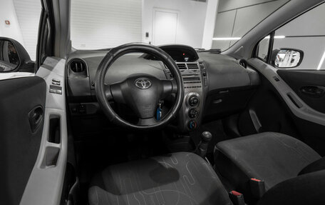 Toyota Yaris III рестайлинг, 2009 год, 760 000 рублей, 7 фотография