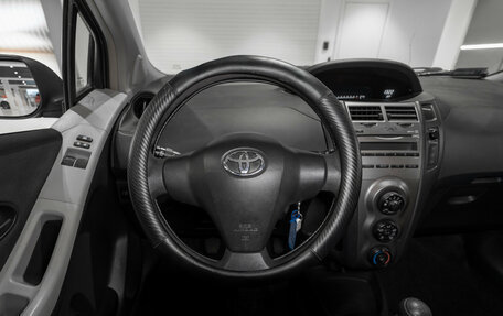 Toyota Yaris III рестайлинг, 2009 год, 760 000 рублей, 10 фотография