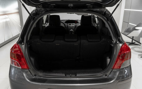 Toyota Yaris III рестайлинг, 2009 год, 760 000 рублей, 19 фотография