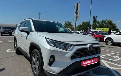 Toyota RAV4, 2021 год, 3 000 000 рублей, 1 фотография