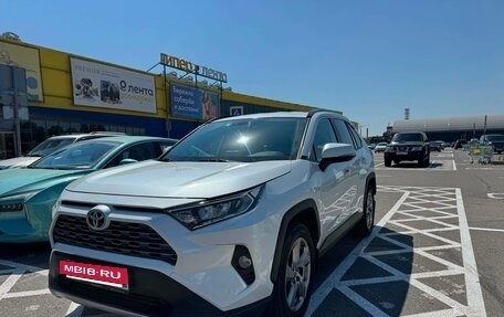 Toyota RAV4, 2021 год, 3 000 000 рублей, 2 фотография