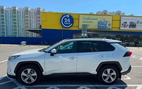 Toyota RAV4, 2021 год, 3 000 000 рублей, 6 фотография