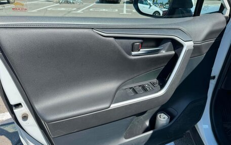 Toyota RAV4, 2021 год, 3 000 000 рублей, 9 фотография