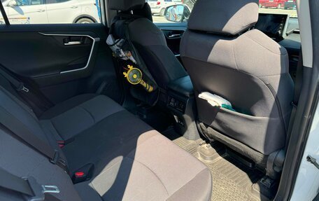 Toyota RAV4, 2021 год, 3 000 000 рублей, 10 фотография
